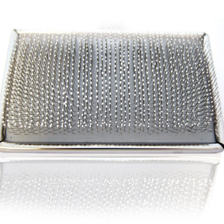 PROTECTED BRISTLE SLICKER BRUSH