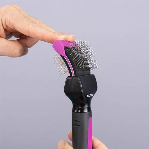 FLEXIBLE SLICKER BRUSH